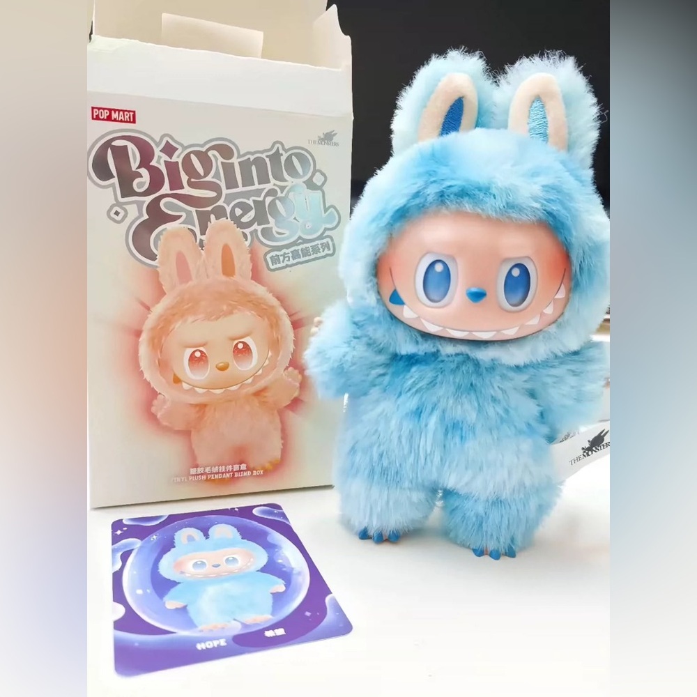 Labubu - HOPE 🩵🩵🩵🩵🩵
Big Into Energy-Soft Vinyl Plush Pendant